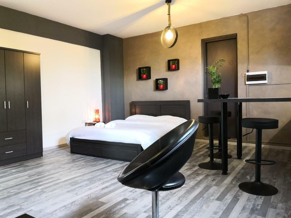 The Room Larnaca Extérieur photo