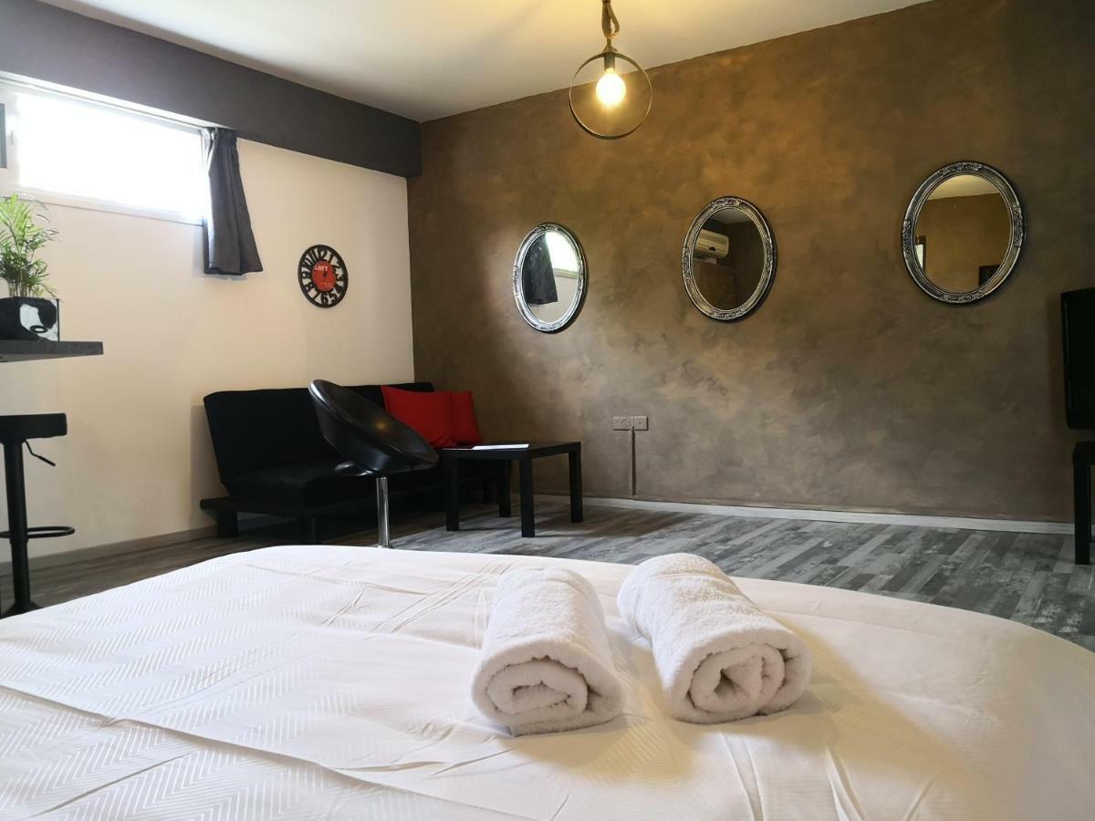 The Room Larnaca Extérieur photo